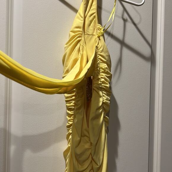 Yellow Cache’ Silk Crystal Detailed Gown size 2 - Picture 6 of 9